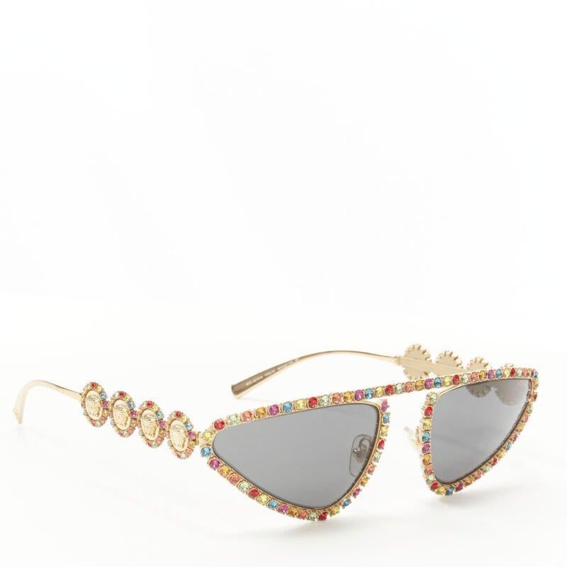 VERSACE 2019 Runway Signature Medusa rhinestone crystal sunglasses Rare
Reference: TGAS/C00040
Brand: Versace
Designer: Donatella Versace
Collection: 2019 - Runway
Material: Metal
Color: Gold
Pattern: Solid
Lining:  Metal
Extra Details: These