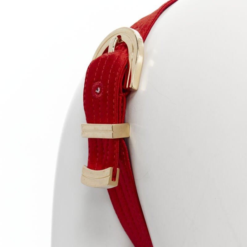 VERSACE 2019 Runway S&M Bondage Tribute top in seta rossa con fibbia dorata IT38 XS in vendita 2