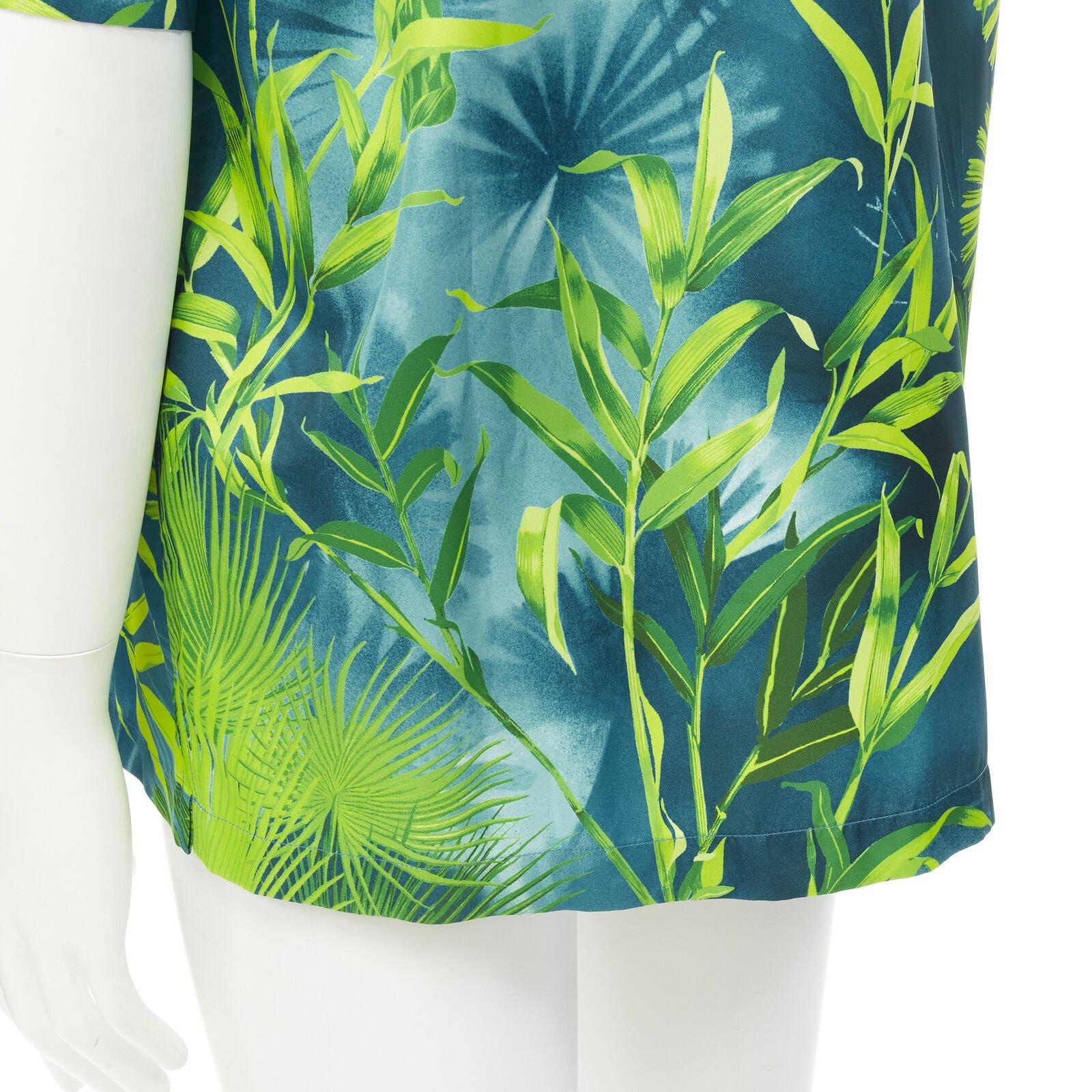 VERSACE 2020 Iconique chemise JLo vert Jungle imprimé tropical EU38 S en vente 6