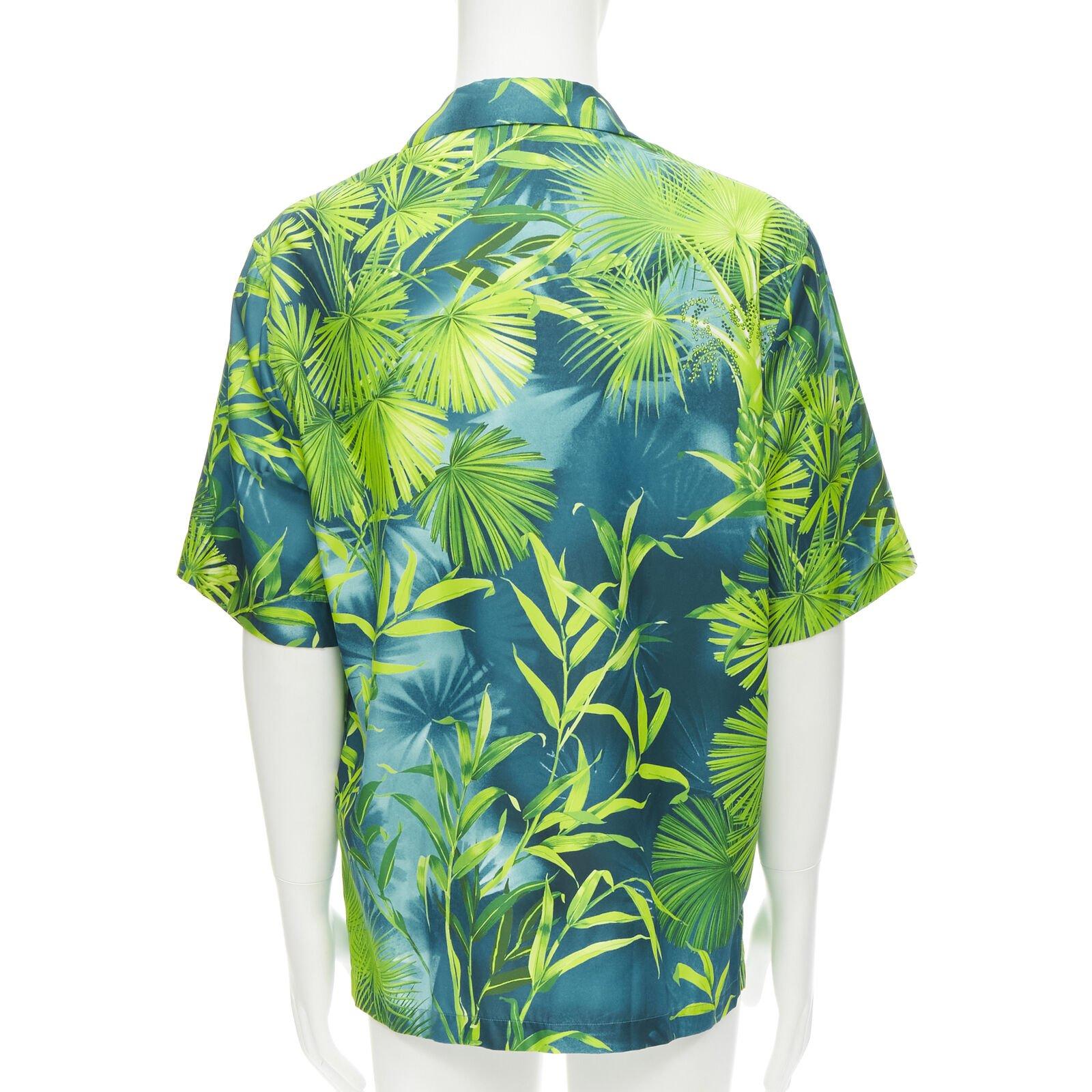 VERSACE 2020 Iconique chemise JLo vert Jungle imprimé tropical EU38 S en vente 1
