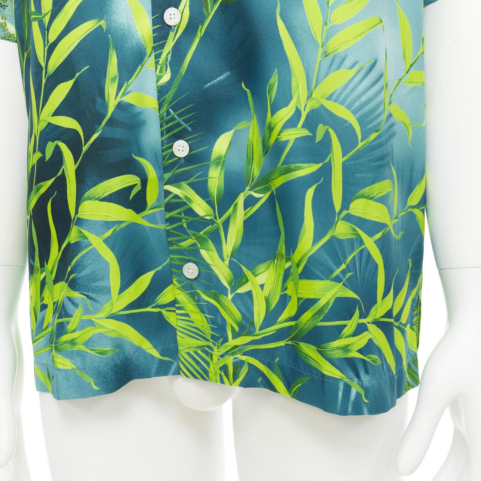 VERSACE 2020 Iconique chemise JLo vert Jungle imprimé tropical EU38 S en vente 4