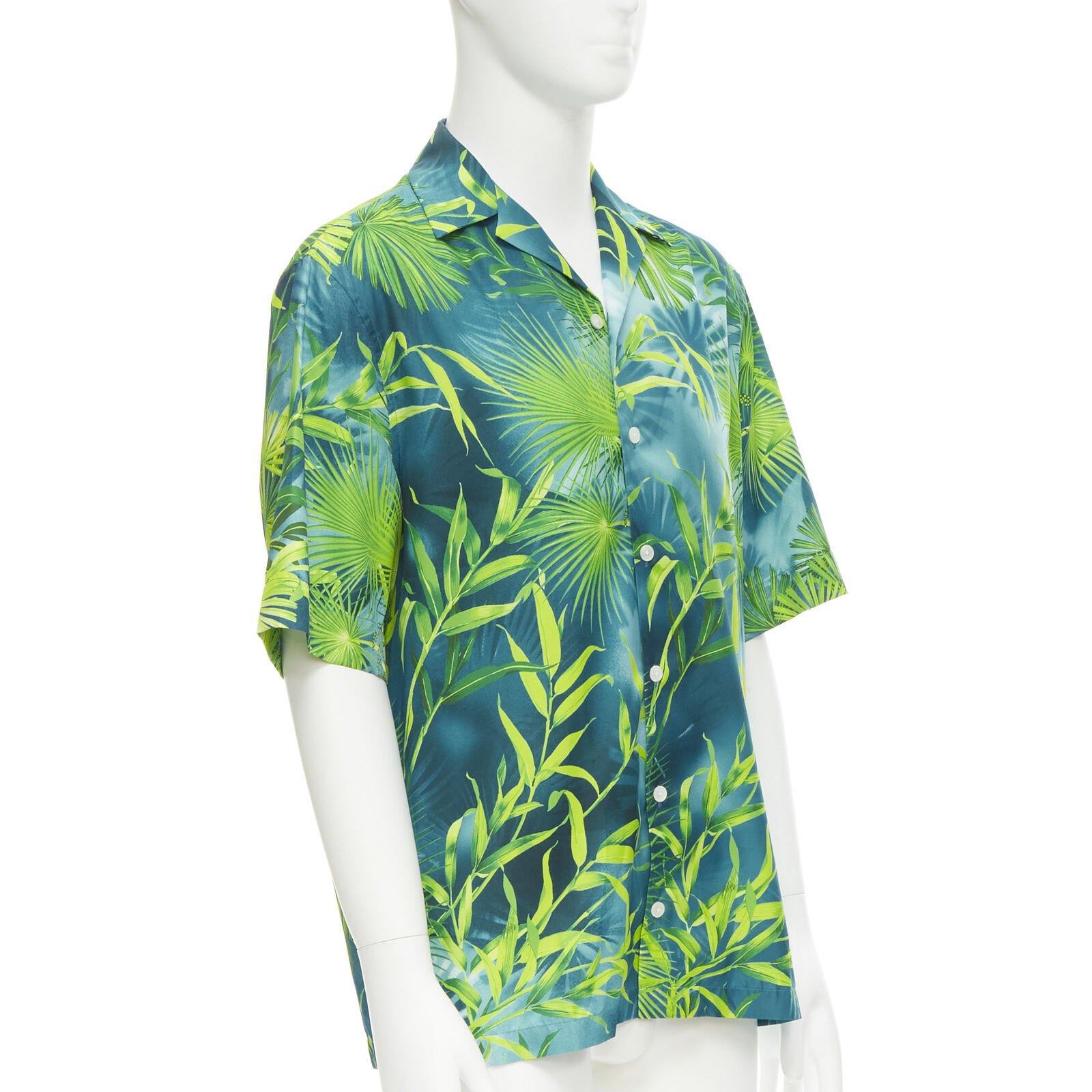 VERSACE 2020 Iconic JLo Jungle print green tropical print shirt EU41 XL In New Condition In Hong Kong, NT