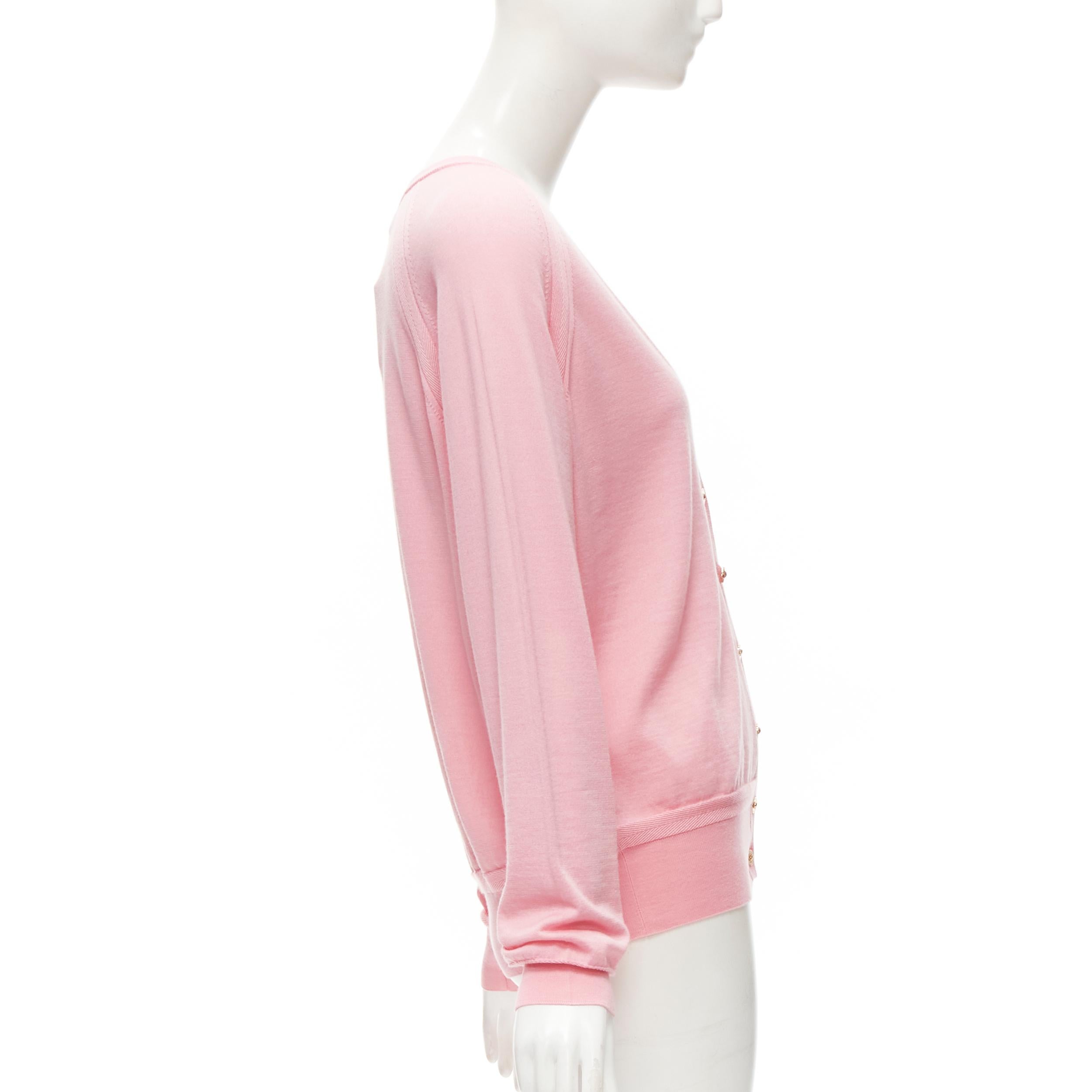VERSACE 2020 Medusa buttons pink wool cashmere silk cardigan IT42 M Excellent état - En vente à Hong Kong, NT