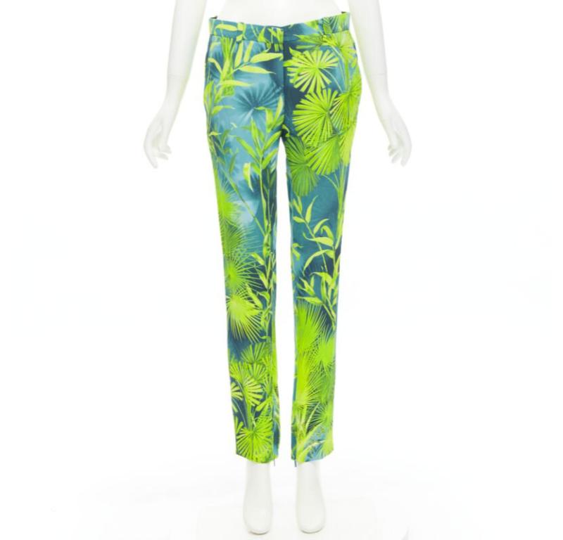 VERSACE 2020 Runway Jlo Pantalon en viscose imprimé tropical vert Jungle IT40 S en vente 5