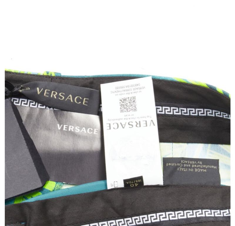 VERSACE 2020 Runway Jlo Pantalon en viscose imprimé tropical vert Jungle IT40 S en vente 4
