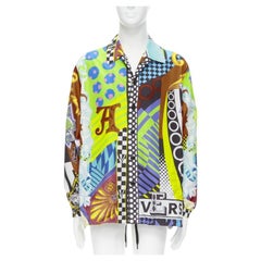 VERSACE 2020 Runway Pop Chaqueta cortavientos de nailon con estampado Temple IT46 S