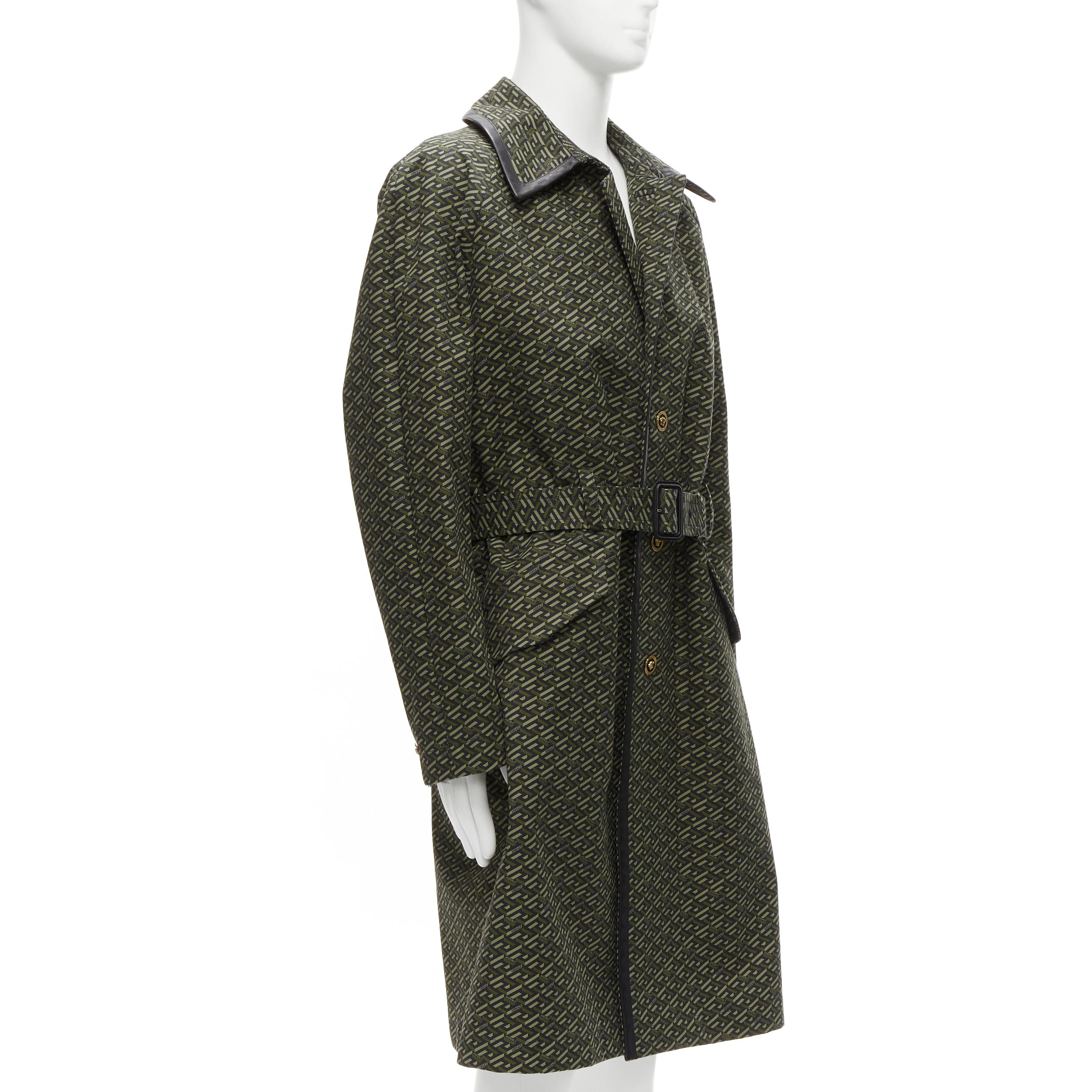 Nero VERSACE 2021 La Greene & Greene verde in pelle grafica Medusa Mac trench IT52 XL in vendita