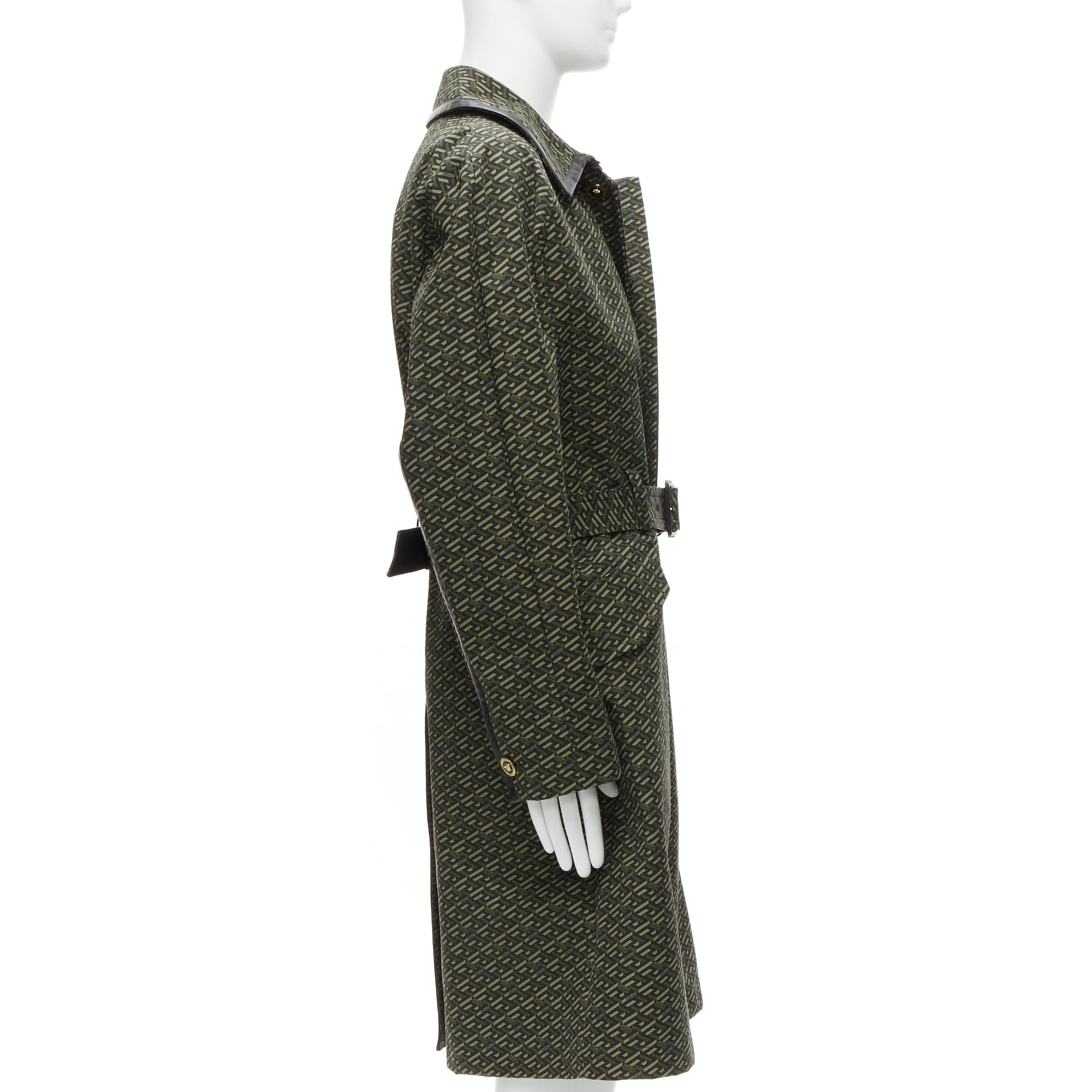 VERSACE 2021 La Greene & Greene verde in pelle grafica Medusa Mac trench IT52 XL In condizioni ottime in vendita a Hong Kong, NT