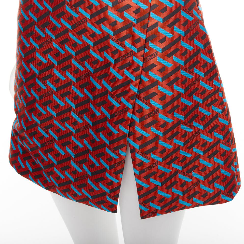 VERSACE 2021 La Greca red blue black logo geometric split mini skirt IT36 XXS
Reference: AAWC/A01323
Brand: Versace
Designer: Donatella Versace
Model: La Greca
Collection: 2021 - Runway
Material: Polyester
Color: Red, Blue
Pattern: