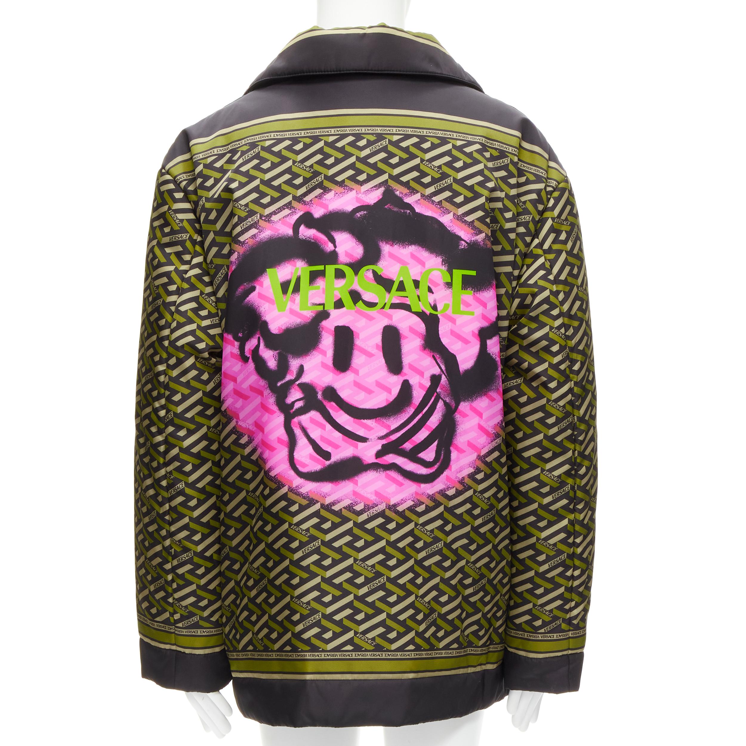 VERSACE 2021 Runway La Greene & Greene Medusa Smiley Cappotto imbottito verde IT52 L.
Riferimento: TGAS/C01803
Marchio: Versace
Stilista: Donatella Versace
Model No: 1002225 1A017702 5B160
Collezione: 2021 La Greca - Passerella
Materiale:
