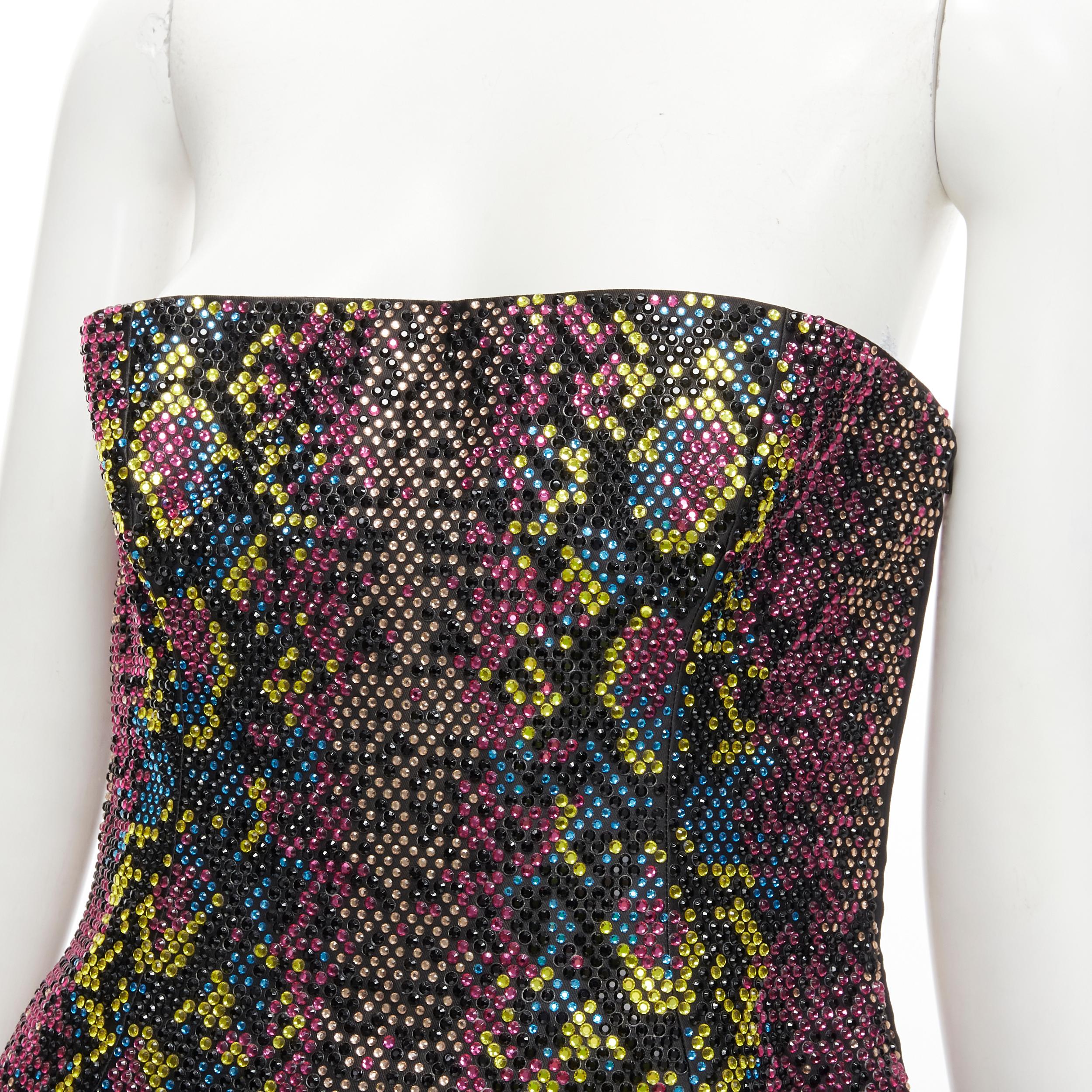 VERSACE 2021 Runway Robe sans bretelles rose incrustée de cristaux incrustés IT40 S
Référence : TGAS/C01806
Marque : Versace
Designer : Donatella Versace
Modèle : A88384 1F00296 1B000
Collectional : 2021 - Runway
Matière : Polyester, mélange
Couleur