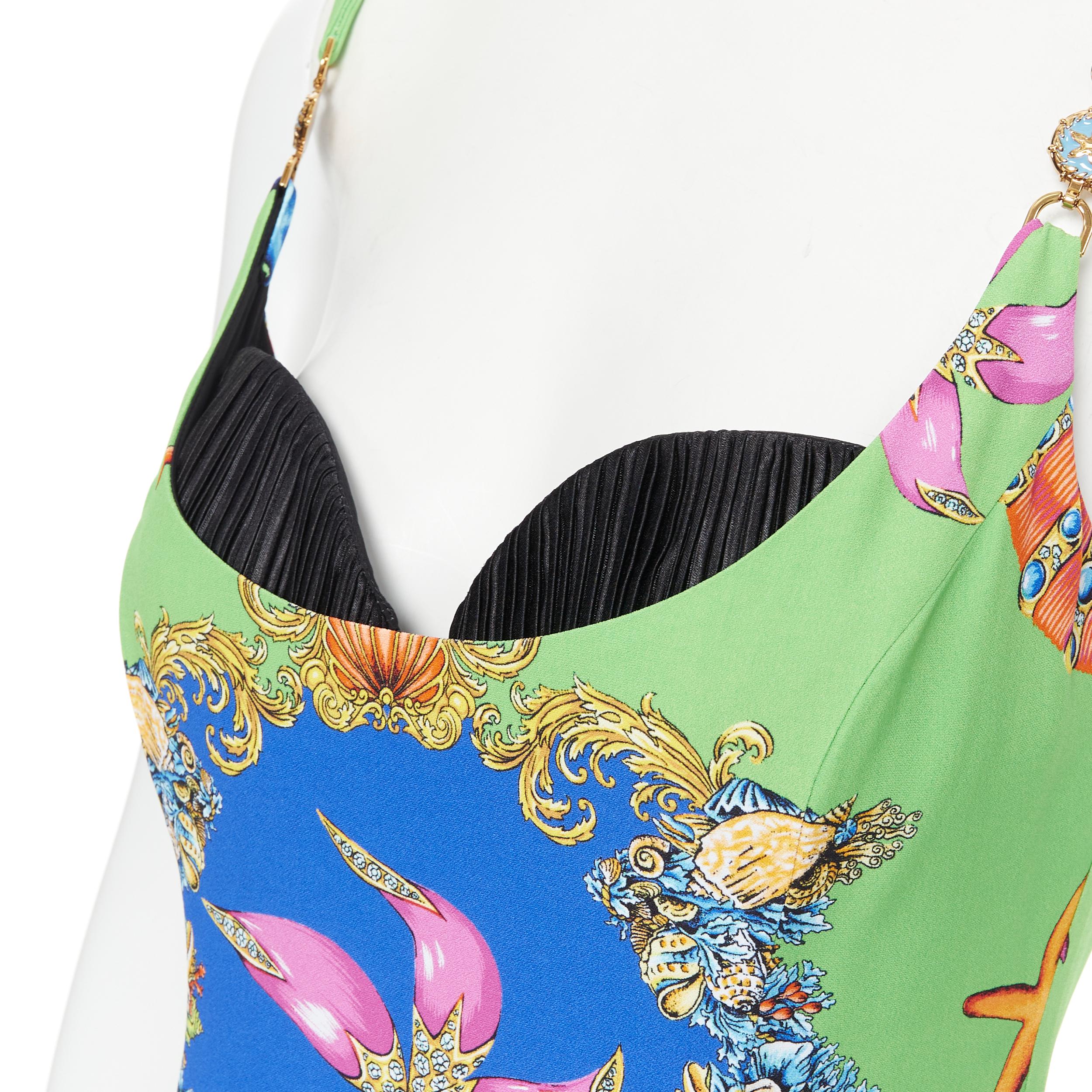 VERSACE 2021 Runway Tresor De La Mer green Medusa flared dress IT36 XXS
Reference: TGAS/D00271
Brand: Versace
Designer: Donatella Versace
Model: A88890 IF00958
Collection: Spring Summer 2021 Tresor De La Mer - Runway
Material: Viscose
Color: Green,