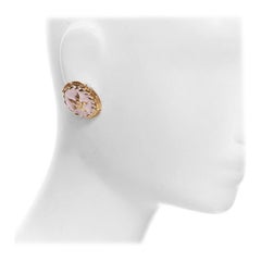 Pendiente estrella de mar VERSACE 2021 Runway Tresor De La Mer esmalte rosa oro Greca