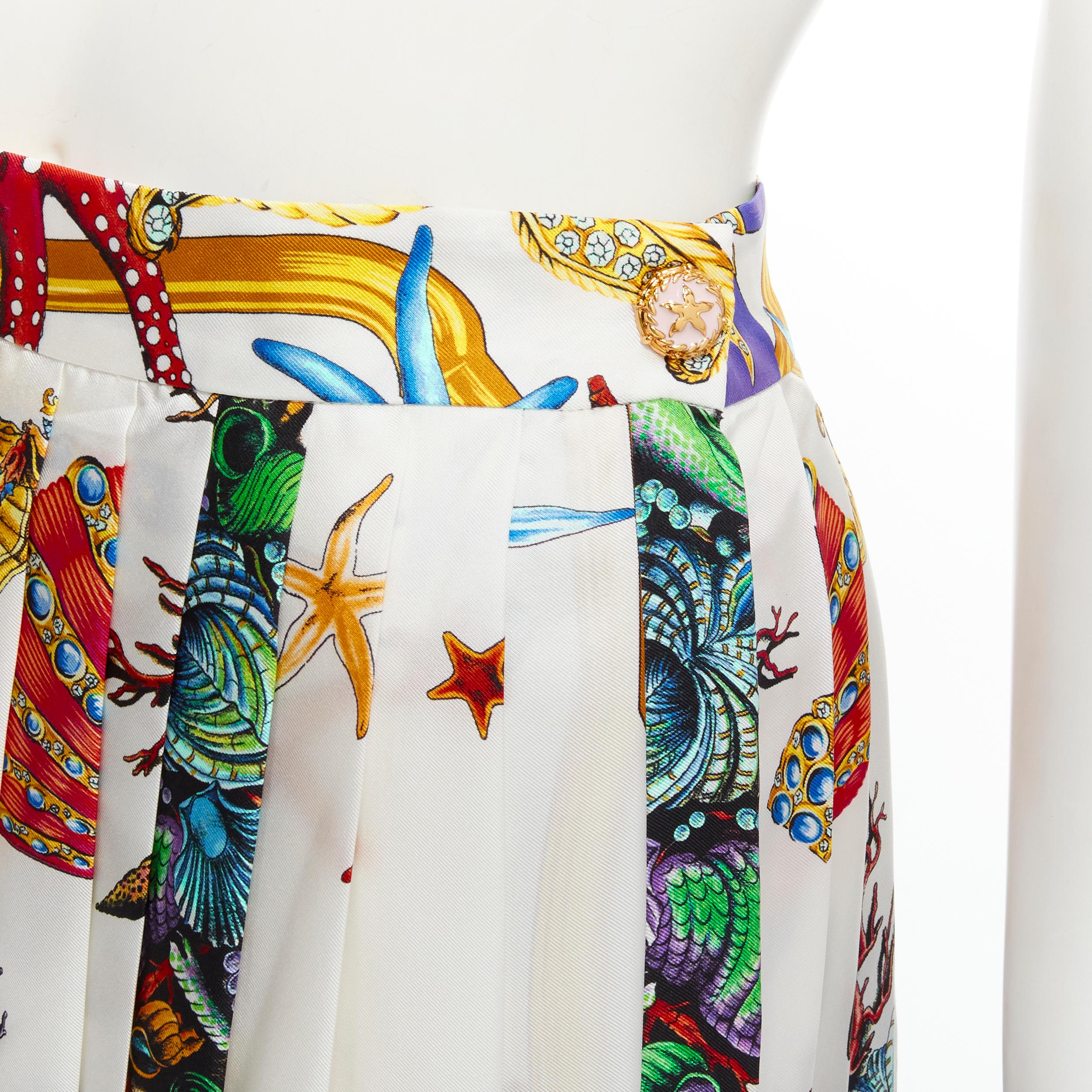 VERSACE 2021 Tresor De La Mer 100% silk starfish pleated skirt IT38 XS
Reference: TGAS/C01812
Brand: Versace
Designer: Donatella Versace
Model: A79448 1F01000 5W030
Collection: 2021
Material: Silk
Color: Multicolour
Pattern: Abstract
Closure: Zip