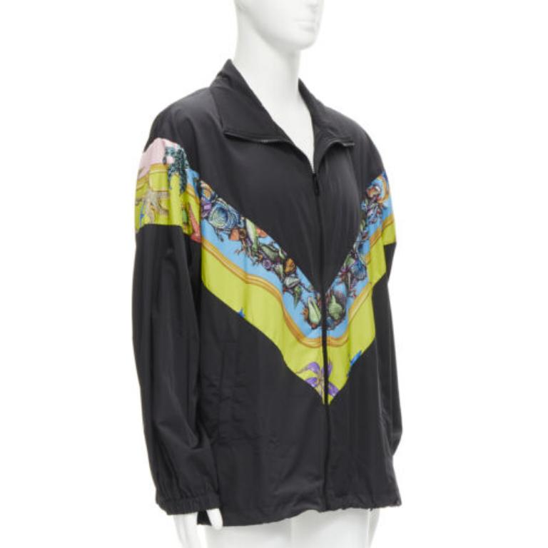 Noir VERSACE 2021 Tresor De La Mer - Veste noire à motif étoiles de mer IT50 L en vente