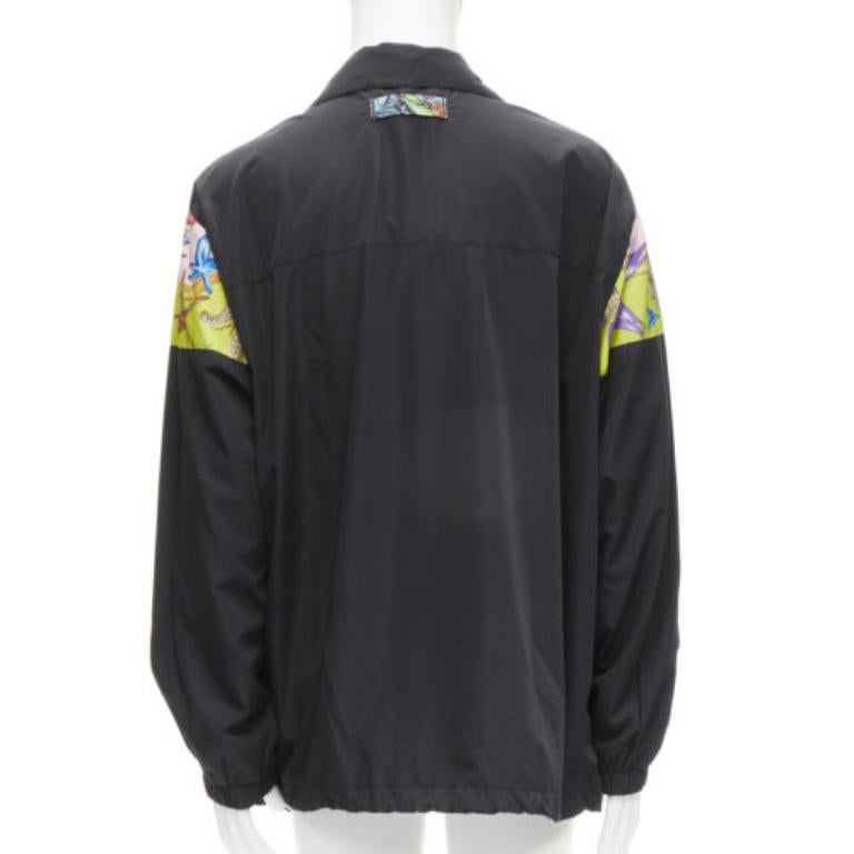 VERSACE 2021 Tresor De La Mer - Veste noire à motif étoiles de mer IT50 L Pour hommes en vente
