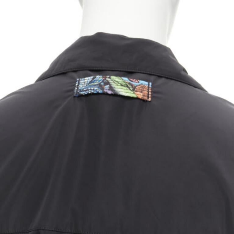 VERSACE 2021 Tresor De La Mer - Veste noire à motif étoiles de mer IT50 L en vente 2