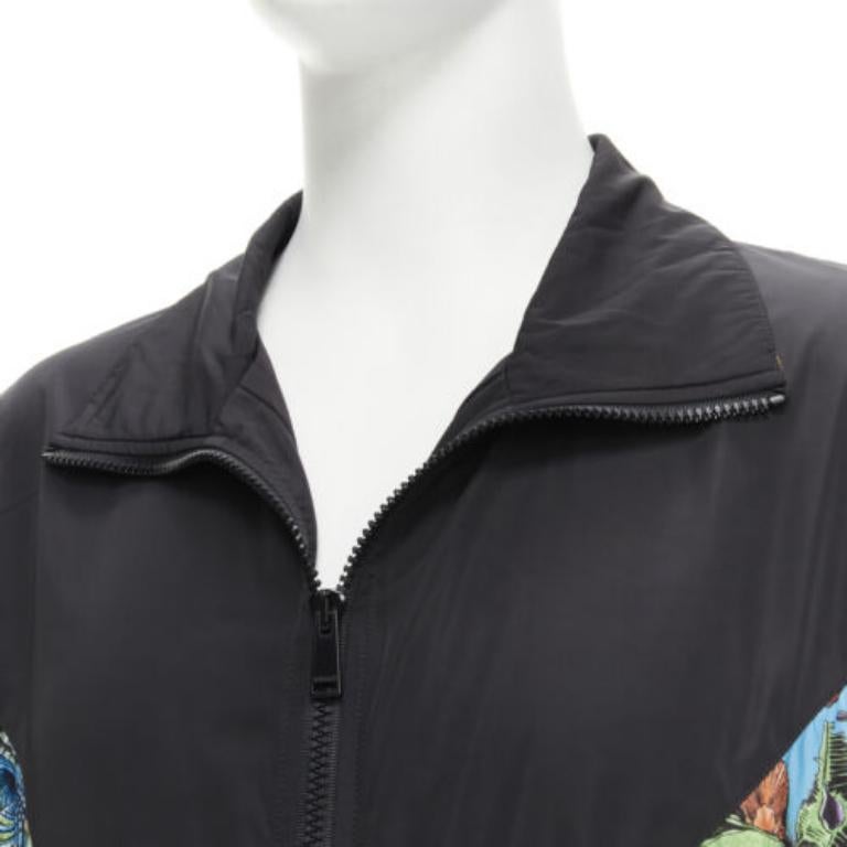 VERSACE 2021 Tresor De La Mer - Veste noire à motif étoiles de mer IT50 L en vente 4