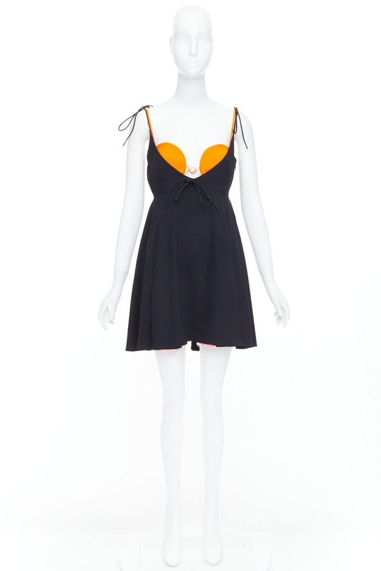 VERSACE 2021 Tresor de la Mer Pasarela sujetador negro a capas