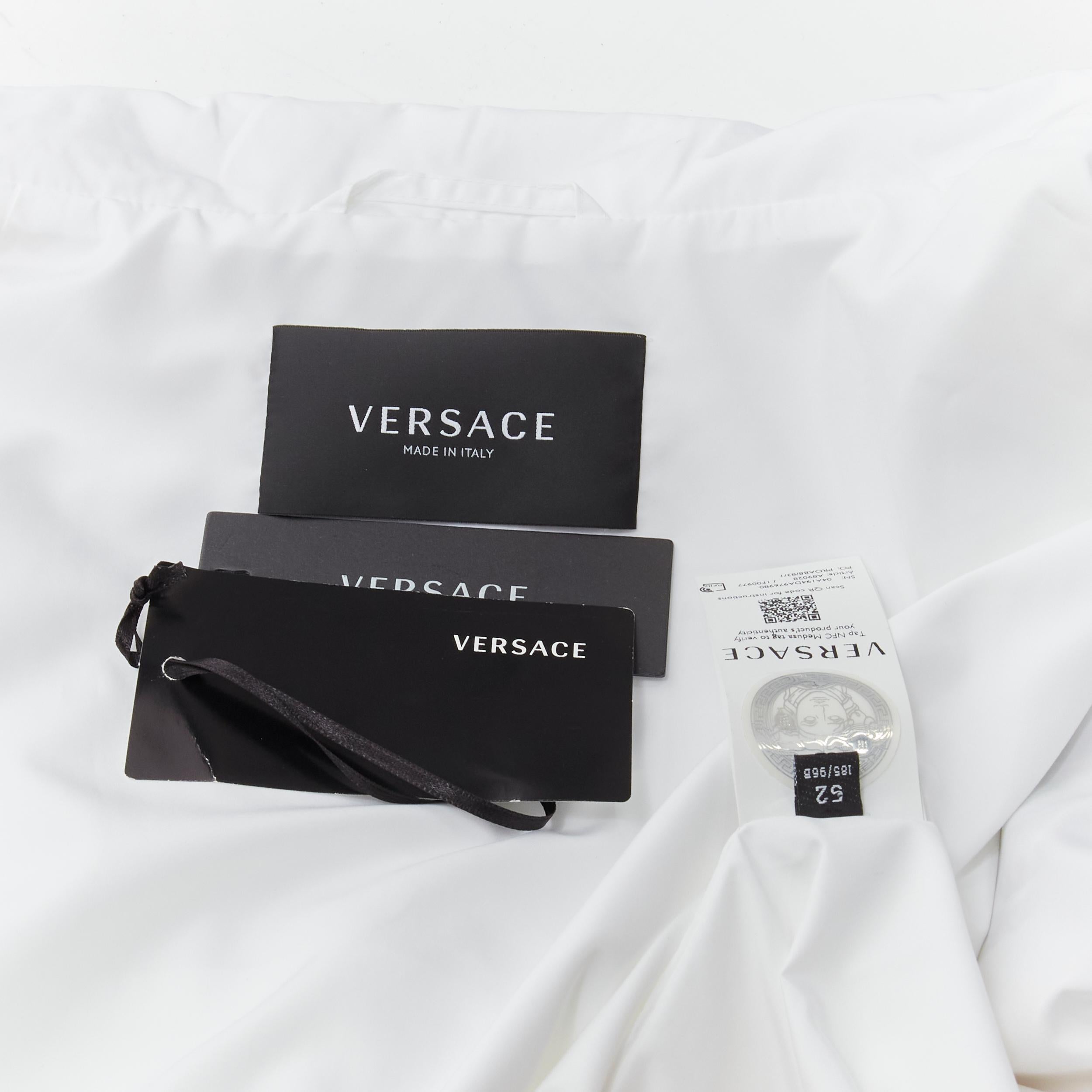 VERSACE 2021 Tresor De La Mer Laufsteg-Jacke aus weißem Seesternen track IT54 2XL im Angebot 5