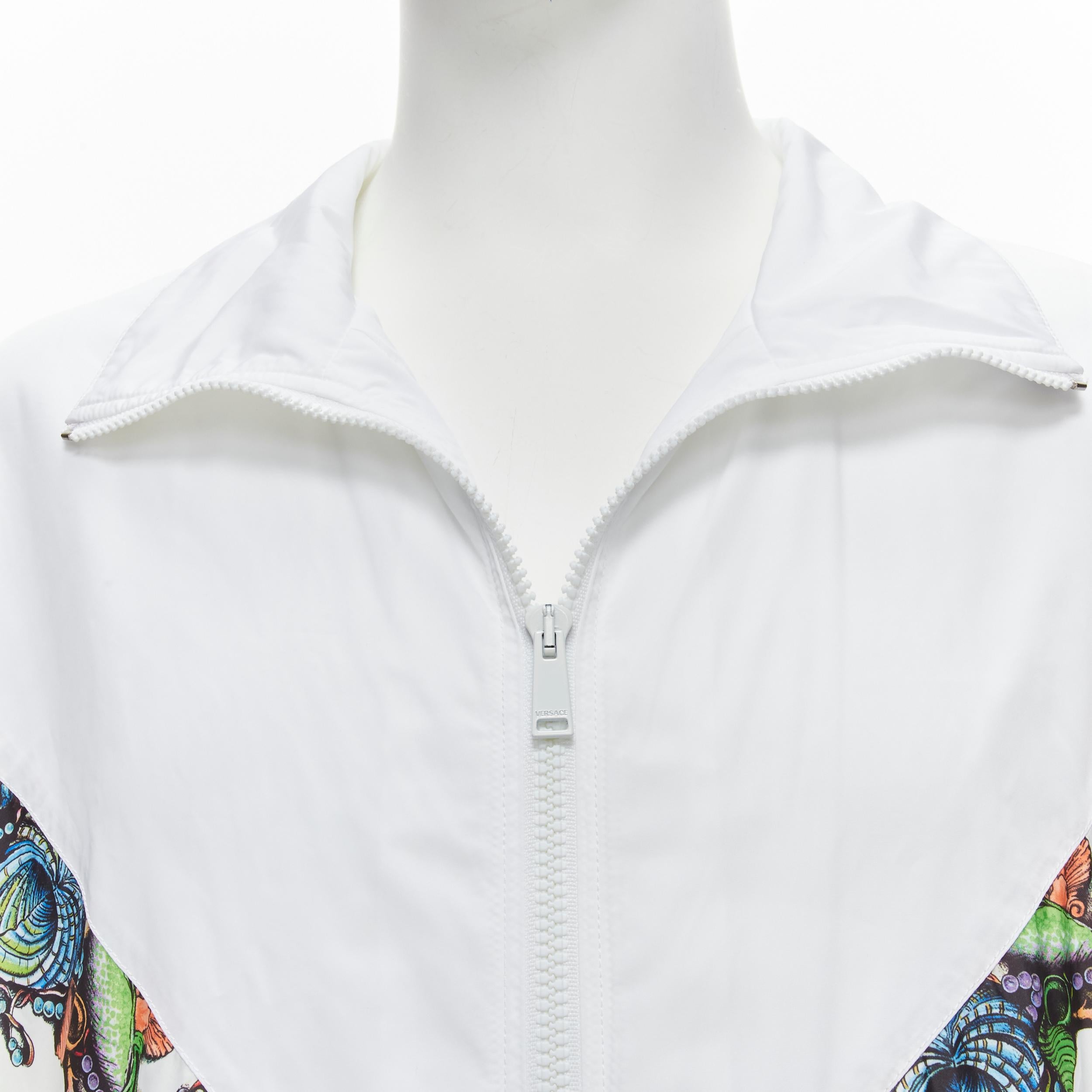 VERSACE 2021 Tresor De La Mer Laufsteg-Jacke aus weißem Seesternen track IT54 2XL im Angebot 4