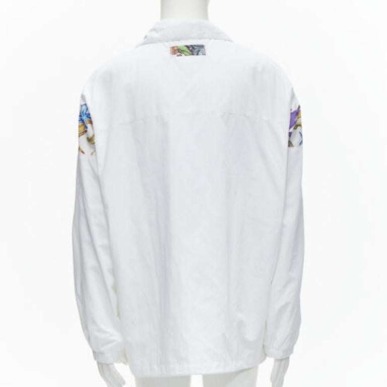 VERSACE 2021 Tresor De La Mer Seidenjacke mit weißem Seesterne-Druck IT52 XL Herren im Angebot