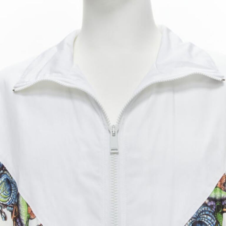 VERSACE 2021 Tresor De La Mer Seidenjacke mit weißem Seesterne-Druck IT52 XL im Angebot 4