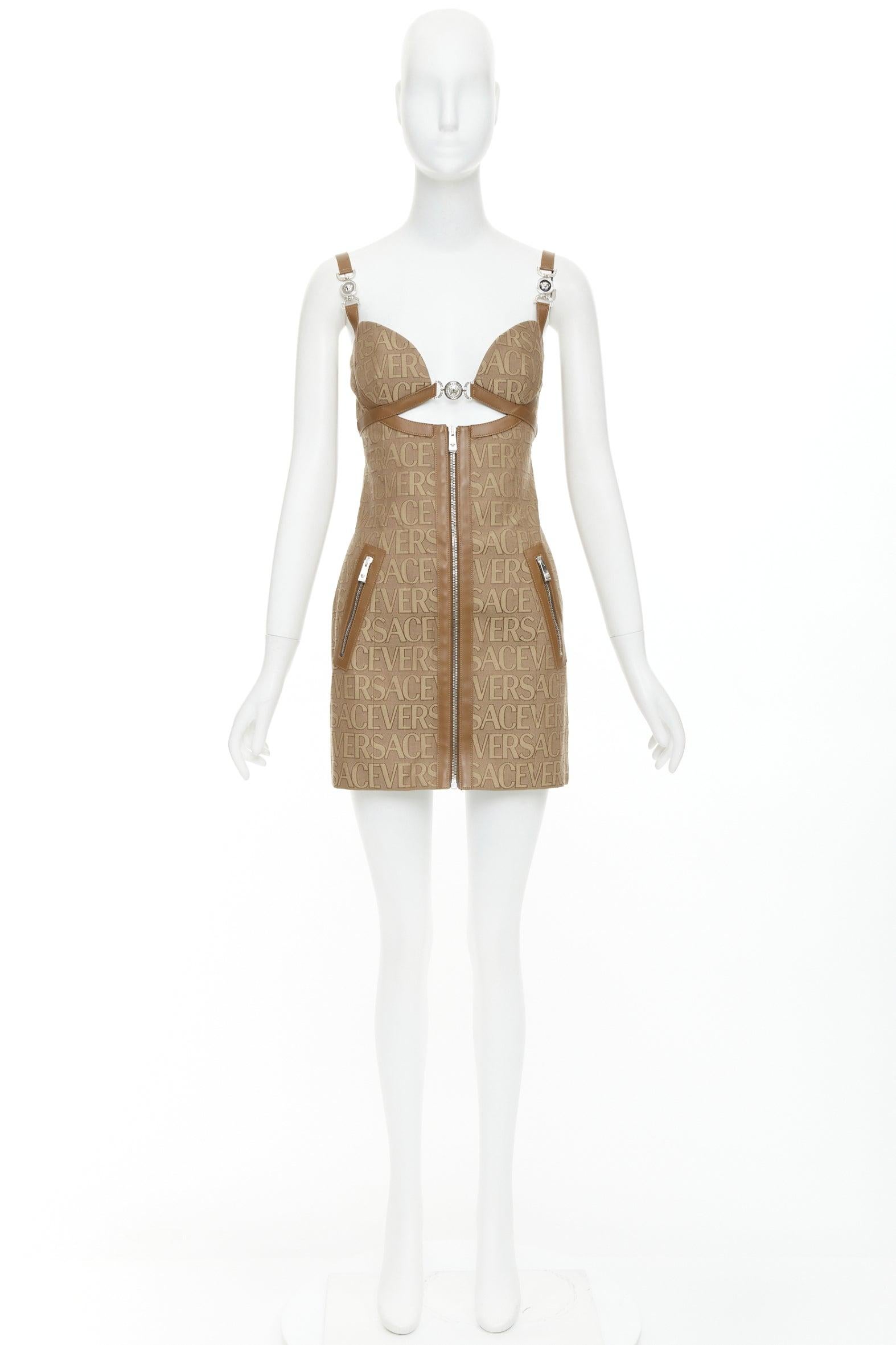 VERSACE 2023 marron jacquard 90s logo Medusa robe bondage IT38 XS en vente 4