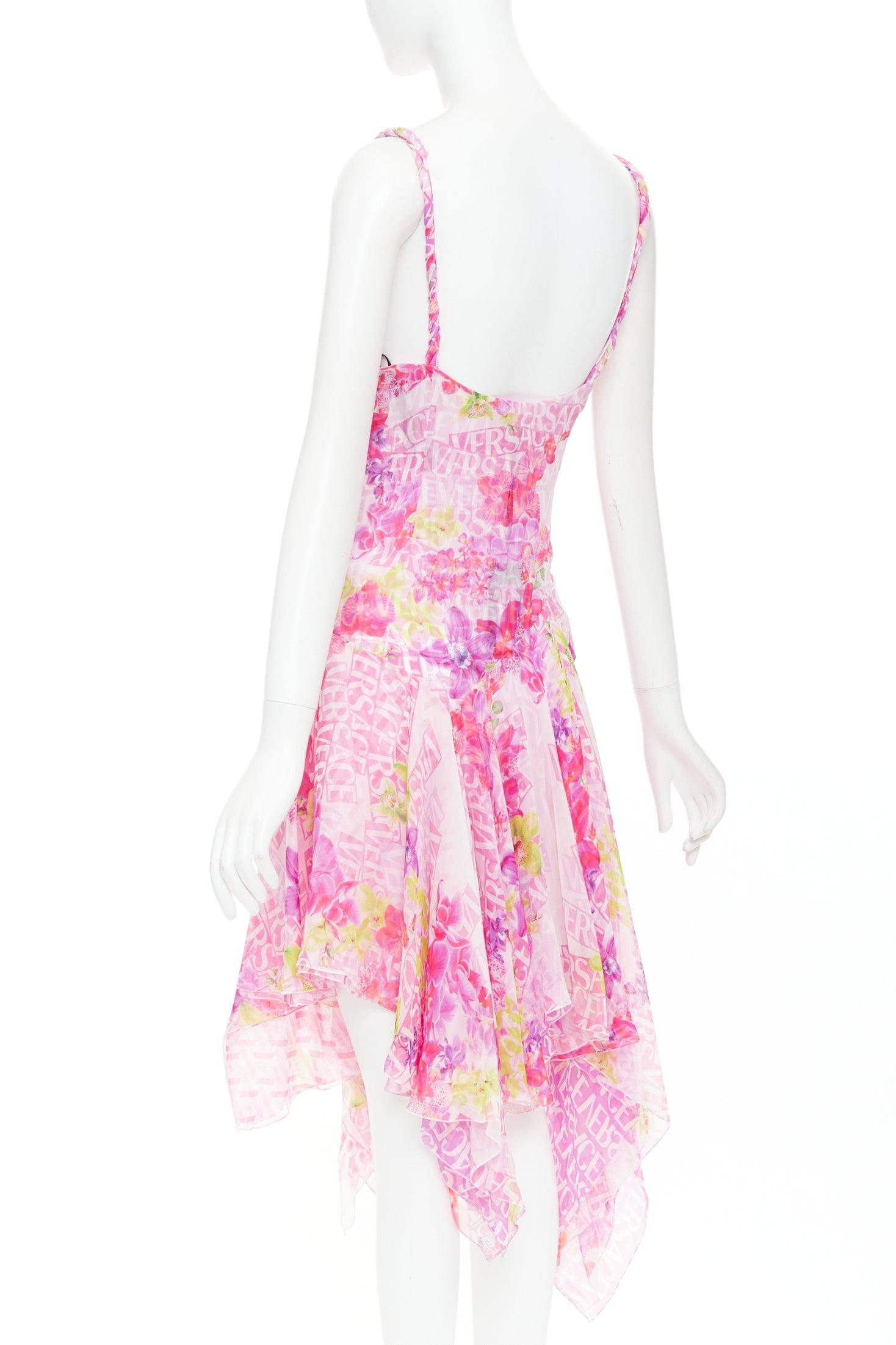 VERSACE 2023 Abito da sera in chiffon di seta con stampa logo orchidea e spalline plissettate IT38 XS in vendita 1