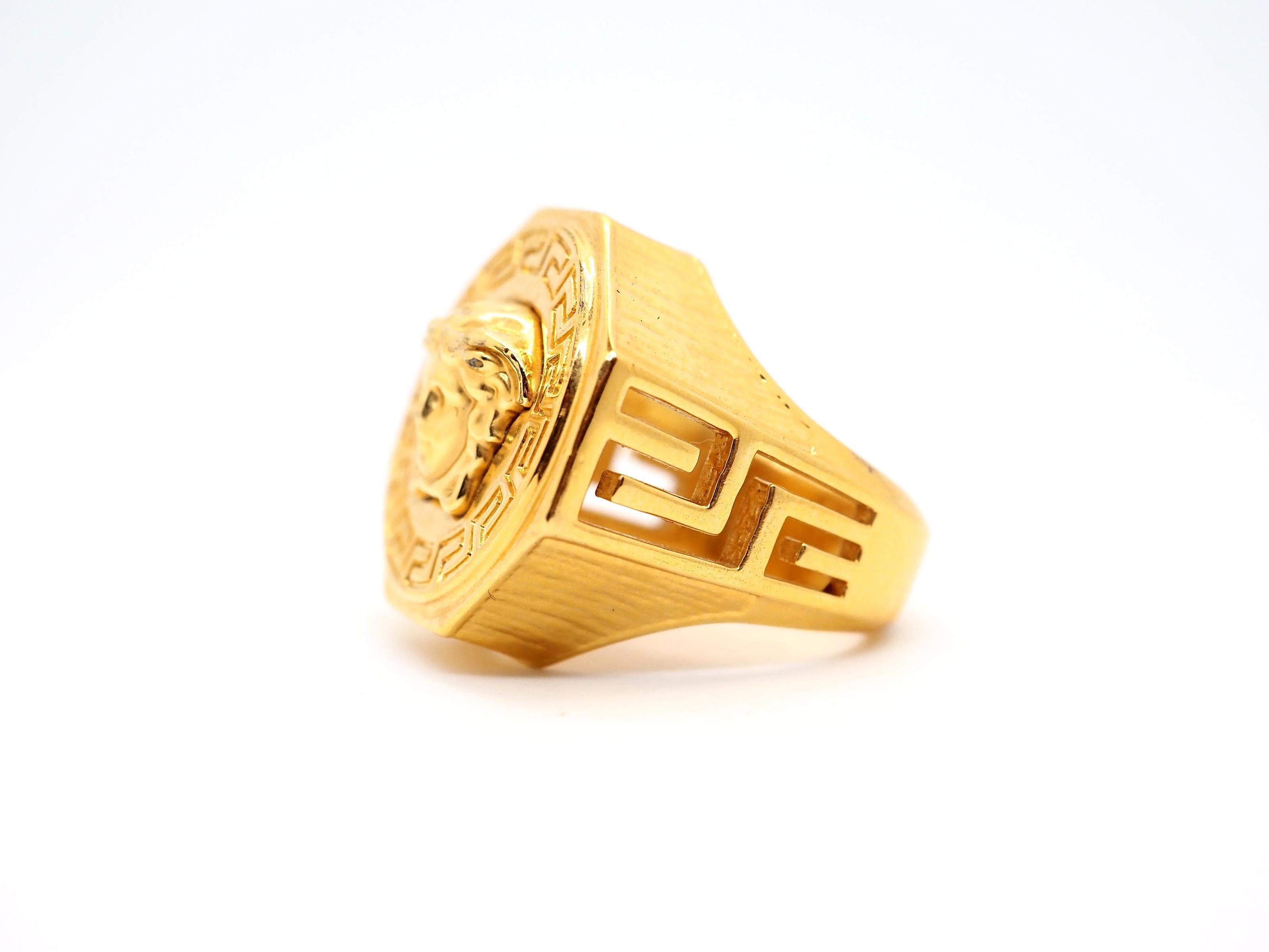 An iconic Versace ring, this  beautiful ring crafted in 21 K yellow gold. The ring is is  embellished with Medusa and Greek pattern. A beautiful 