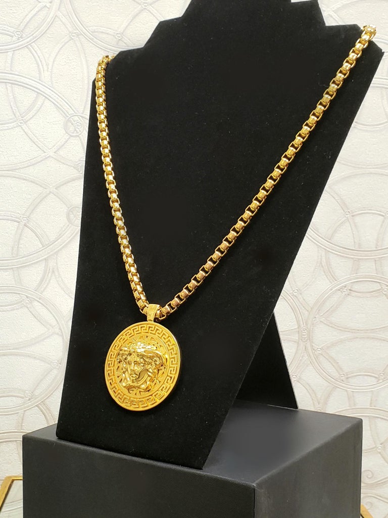 NEW VERSACE 24K GOLD MEDUSA MEDALLION CHAIN Necklace For Sale at 1stDibs |  gold medallion necklace 24k, versace gold necklace, 24k gold medallion