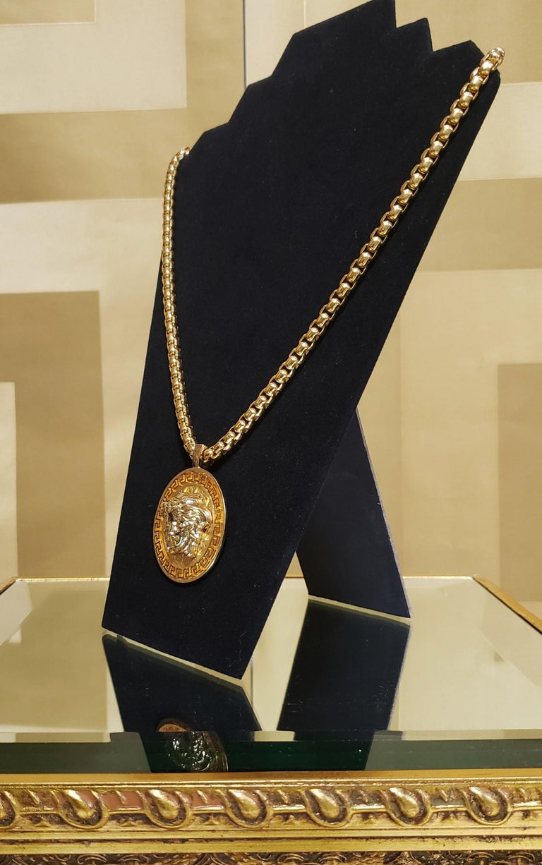 VERSACE 24K GOLD MEDUSA MEDALLION CHAIN NECKLACE New For Sale at 1stDibs
