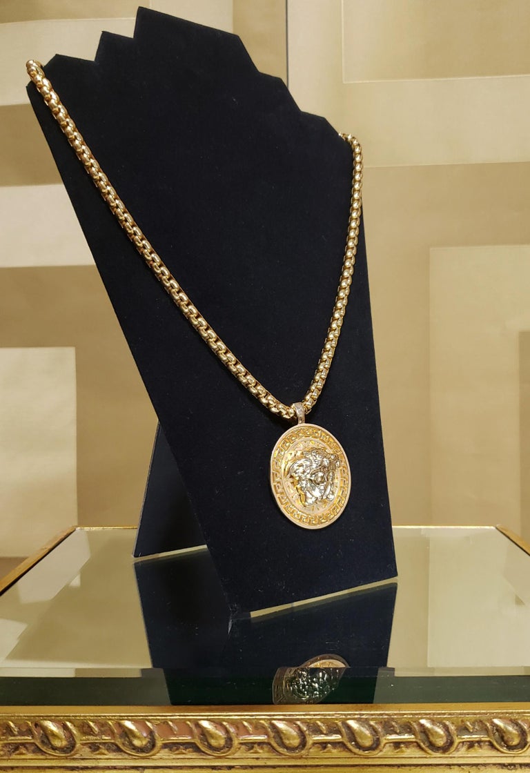 VERSACE 24K GOLD MEDUSA MEDALLION CHAIN NECKLACE New For Sale at 1stDibs