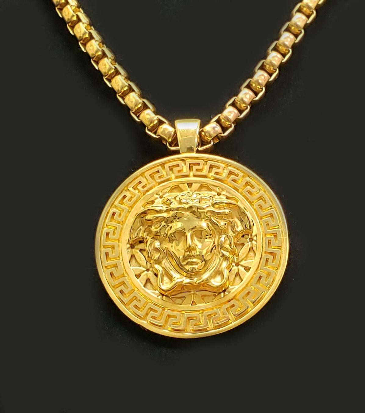 NEW VERSACE 24K GOLD PLATED MEDUSA MEDALLION CHAIN Necklace For Sale 3