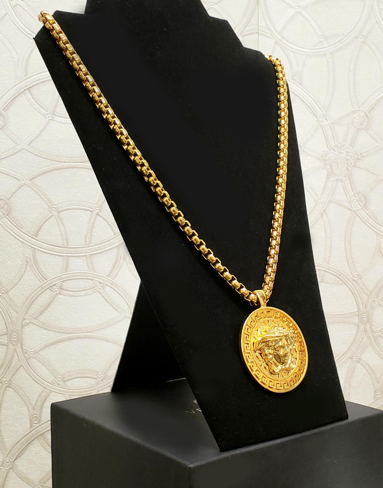 NEW VERSACE 24K GOLD PLATED MEDUSA MEDALLION CHAIN Necklace For Sale 1