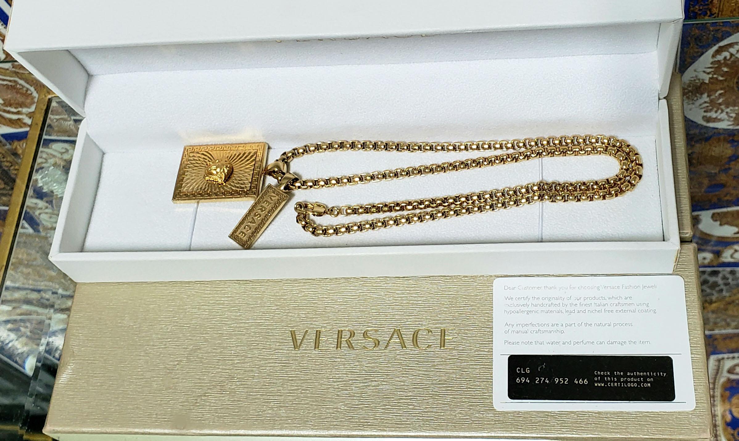 VERSACE 24K GOLD PLATED CHAIN MEDUSA DOUBLE Medallion In New Condition In Montgomery, TX