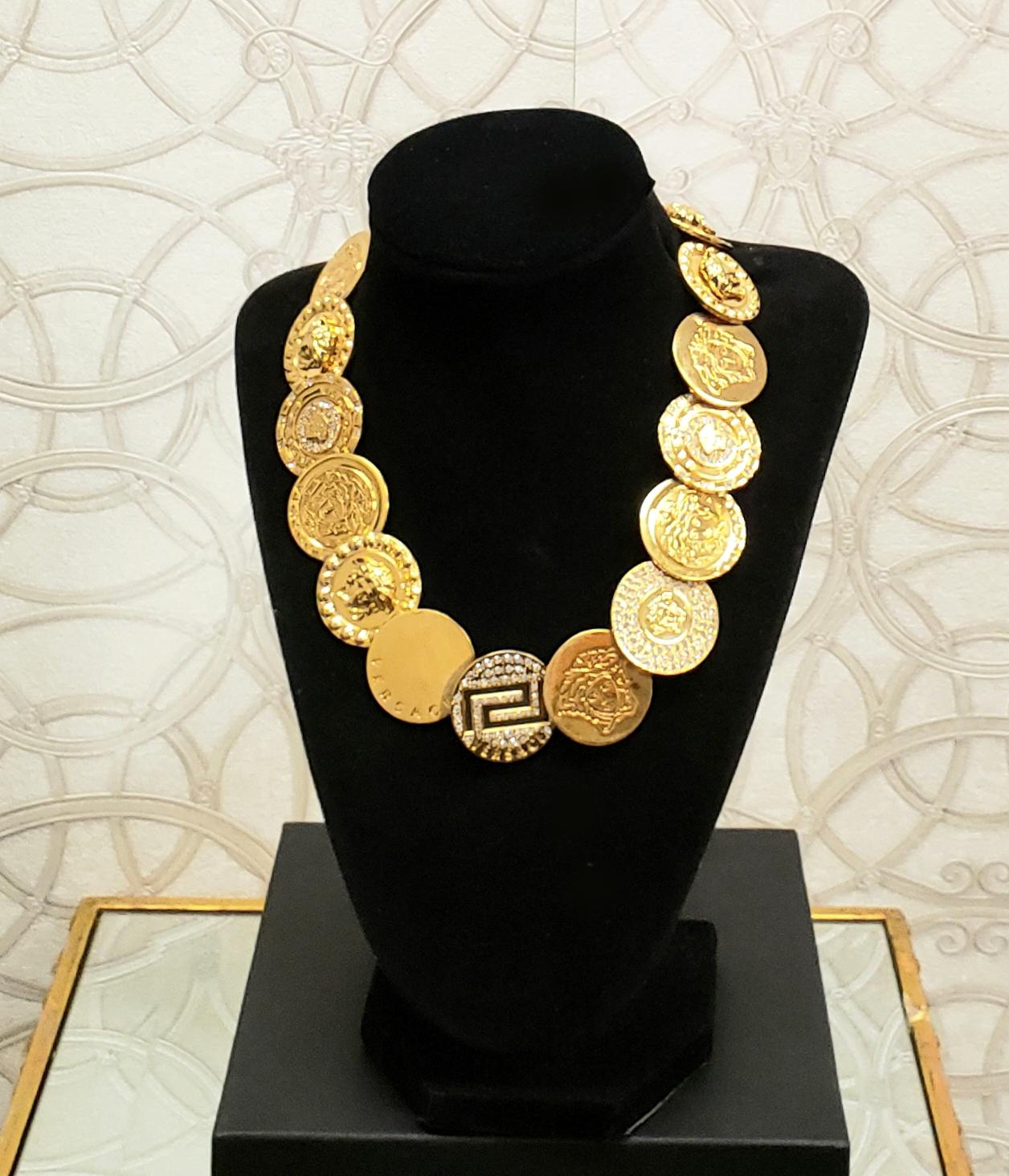 VERSACE


      24K Gold Plated Medusa Necklace with Swarovski Crystals 


Made in Italy



Total Length 18