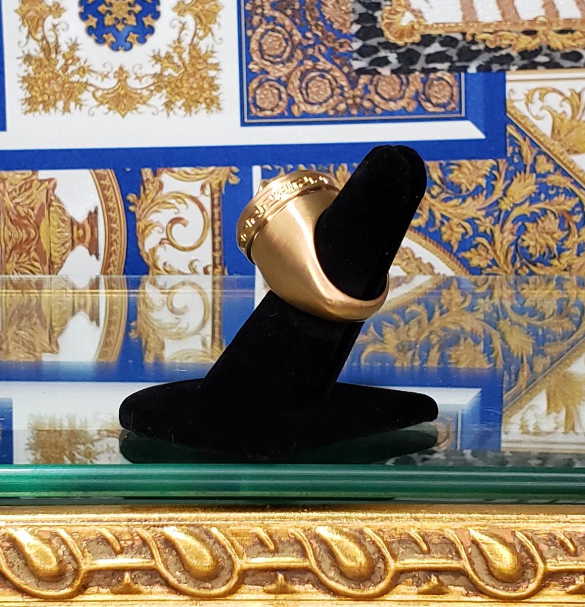 VERSACE ANILLO DE CRISTAL DE MEDUSA BAÑADO EN ORO DE 24K talla 6 1