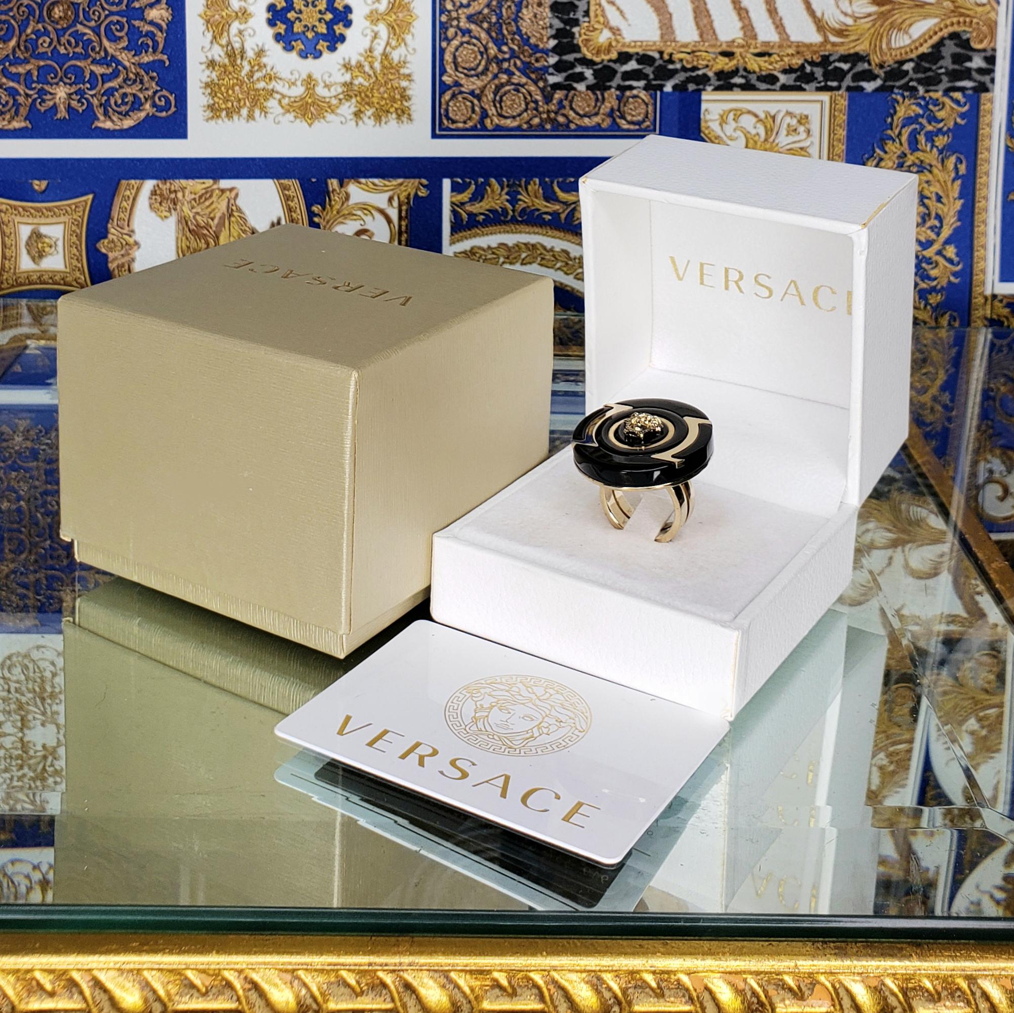   VERSACE


24K Gold Plated Medusa Ring

Black inserts 





Made in Italy



Brand new. Display model, got minor scratches.
100% authentic guarantee. Comes with Versace box.

       PLEASE VISIT OUR STORE FOR MORE GREAT ITEMS