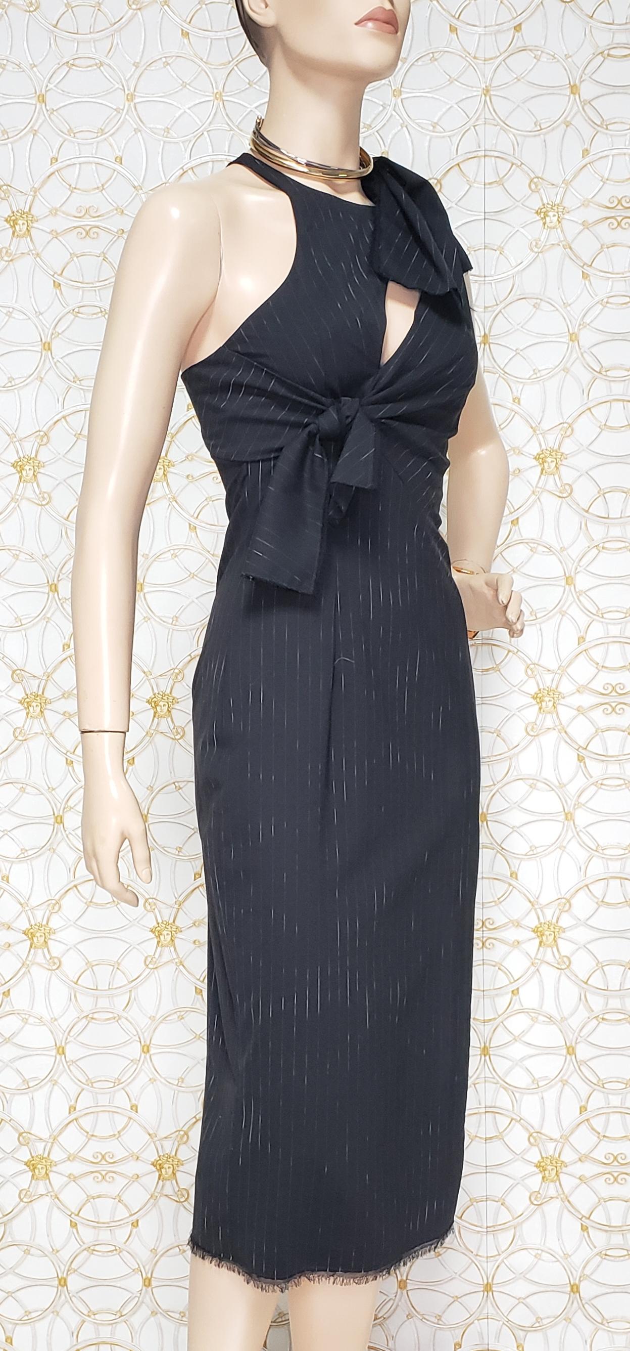 Asymmetrisches Knotenkleid von Versace mit hohem Schlitz am Oberschenkel Damen im Angebot