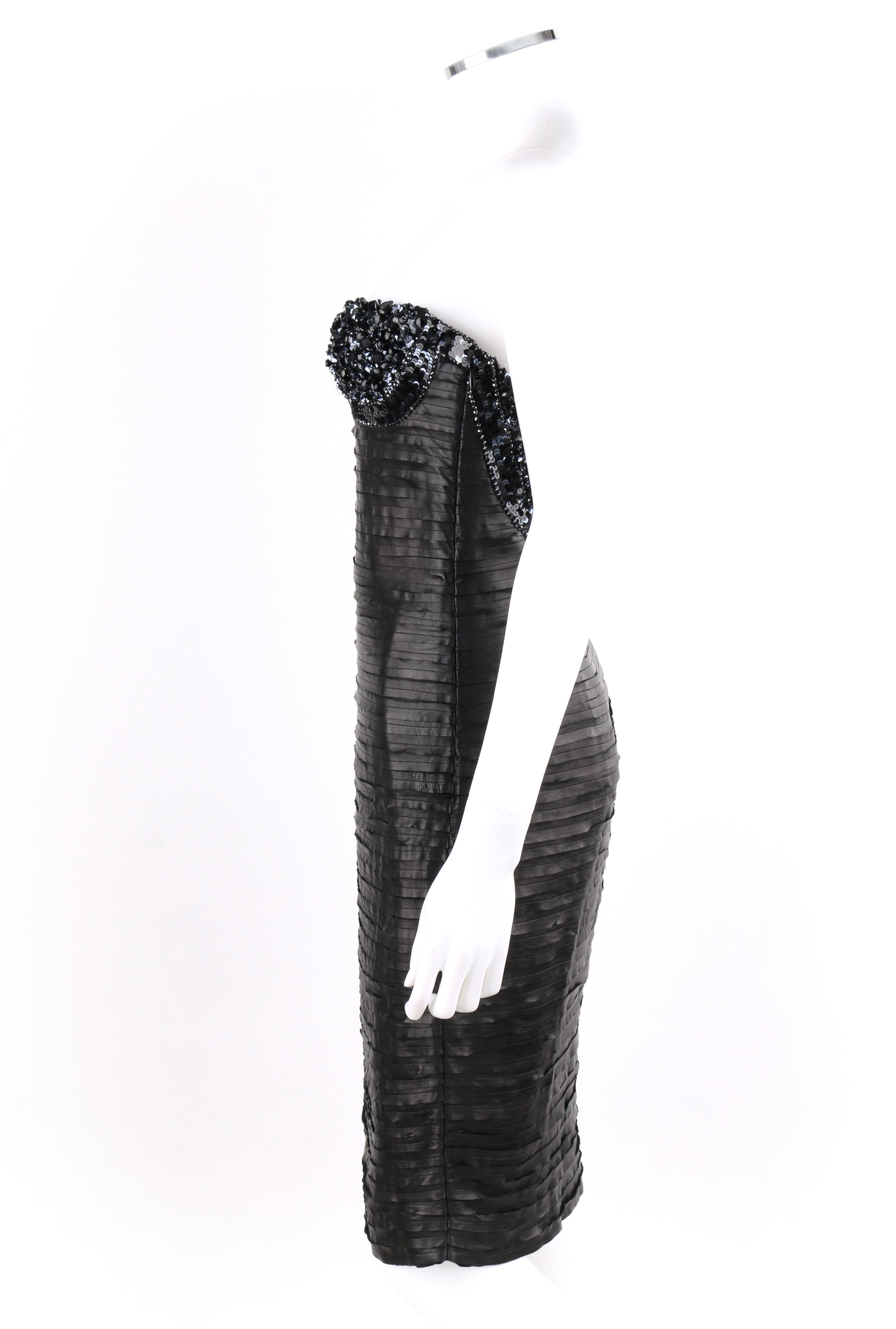 Versace Atelier - Robe corset sans bretelles en cuir noir avec perles et sequins, automne-hiver 2005  Pour femmes en vente