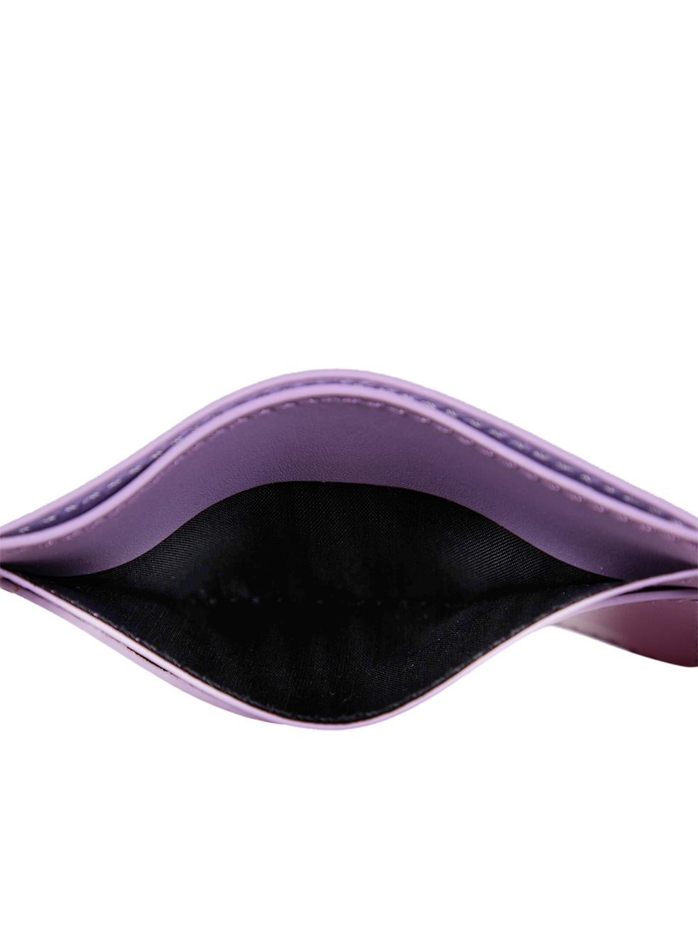Versace Baby Violett Leder Greca Göttin Karteninhaberin im Angebot 1