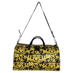 Sac Versace dans la fantaisie baroque typique.