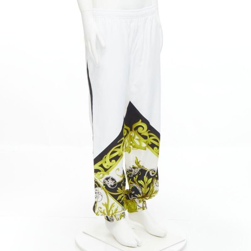 VERSACE Barocco Acanthus black gold baroque white nylon track pants IT54 XXL
Reference: TGAS/C00673
Brand: Versace
Designer: Donatella Versace
Model: A87359 A235725 A7027
Collection: Barocco Acanthus
Material: Nylon
Color: White,