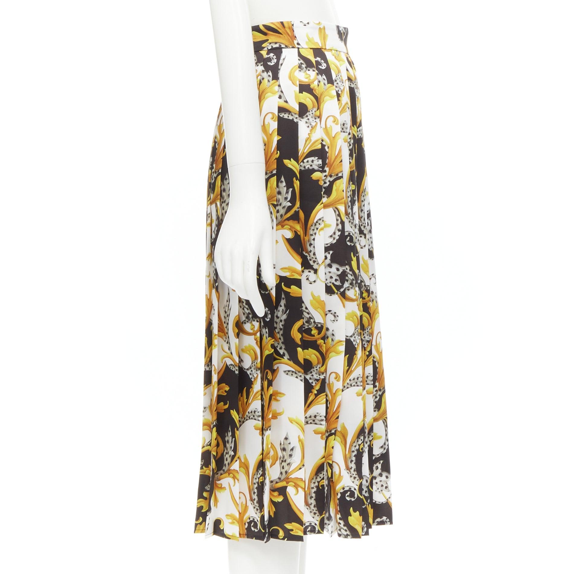 VERSACE Barocco Acanthus black gold print pleated high slit skirt IT36 XS In New Condition For Sale In Hong Kong, NT