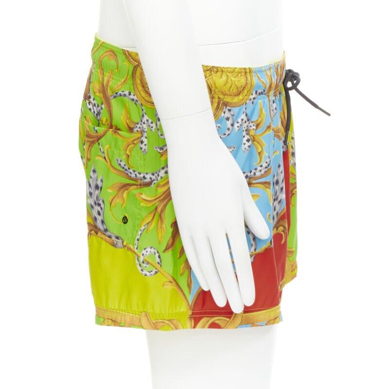 VERSACE Barocco Acanthus Pop print swim trunk short IT5 L Neuf - En vente à Hong Kong, NT