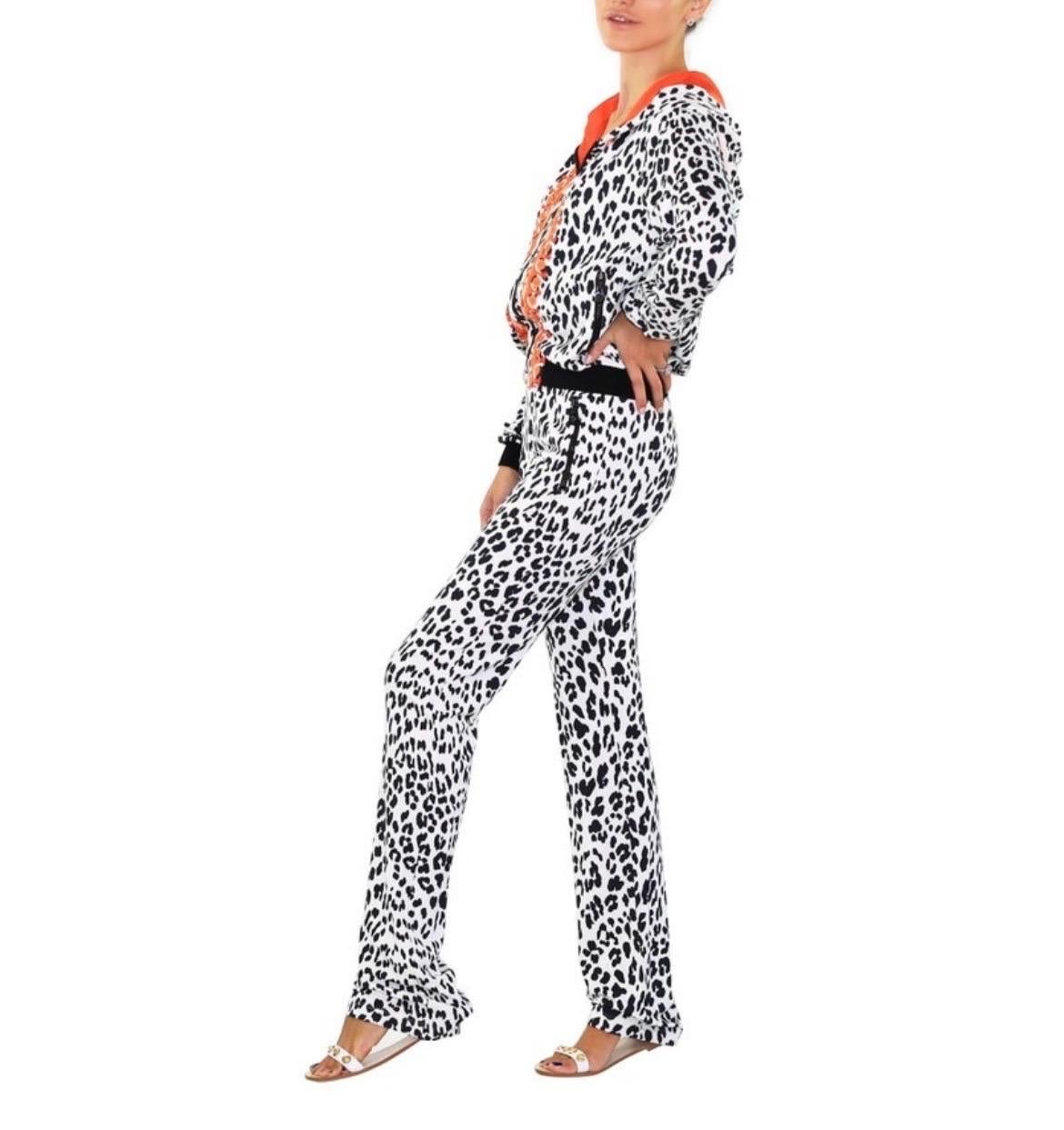 Donna Tuta Versace Barocco con stampa animale e pantaloni con cappuccio in vendita