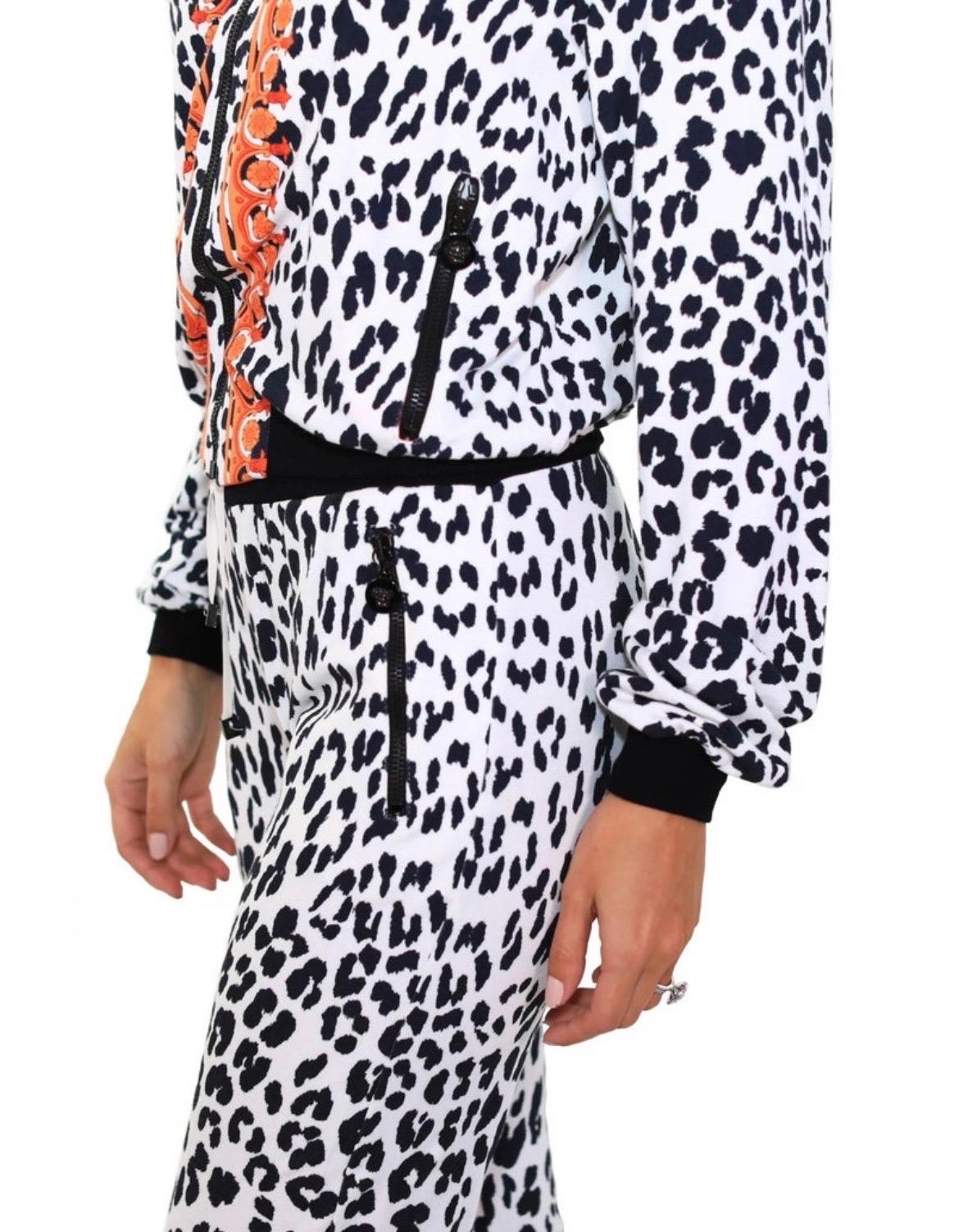 Tuta Versace Barocco con stampa animale e pantaloni con cappuccio in vendita 3