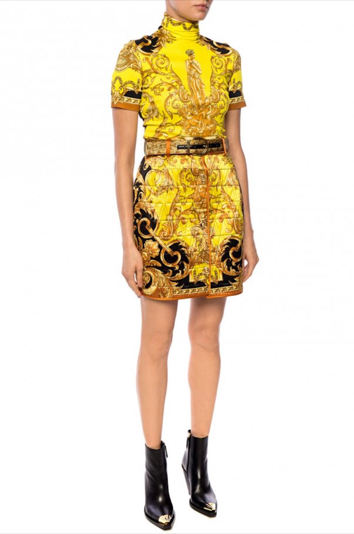 Versace Barocco Femme Print High Waisted Button Down Quilted Silk Skirt Size 40 In New Condition In Paradise Island, BS