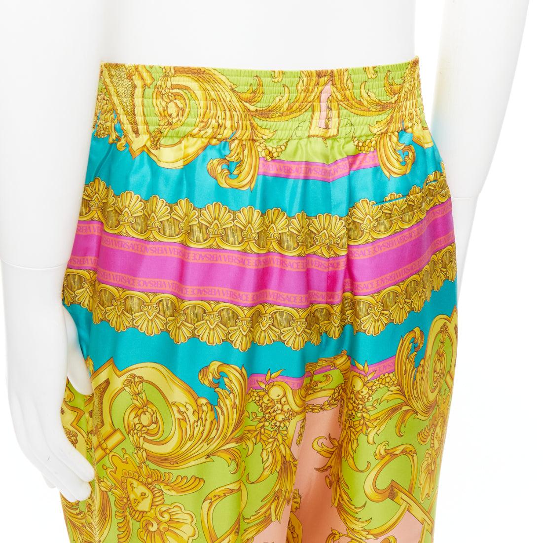 VERSACE Barocco Pantalon à jambe large imprimé graphique en sergé 100% soie EU48 M en vente 2